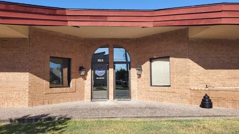 2510 Westminister St, Pearland, TX for lease - Primary Photo - Image 1 of 13
