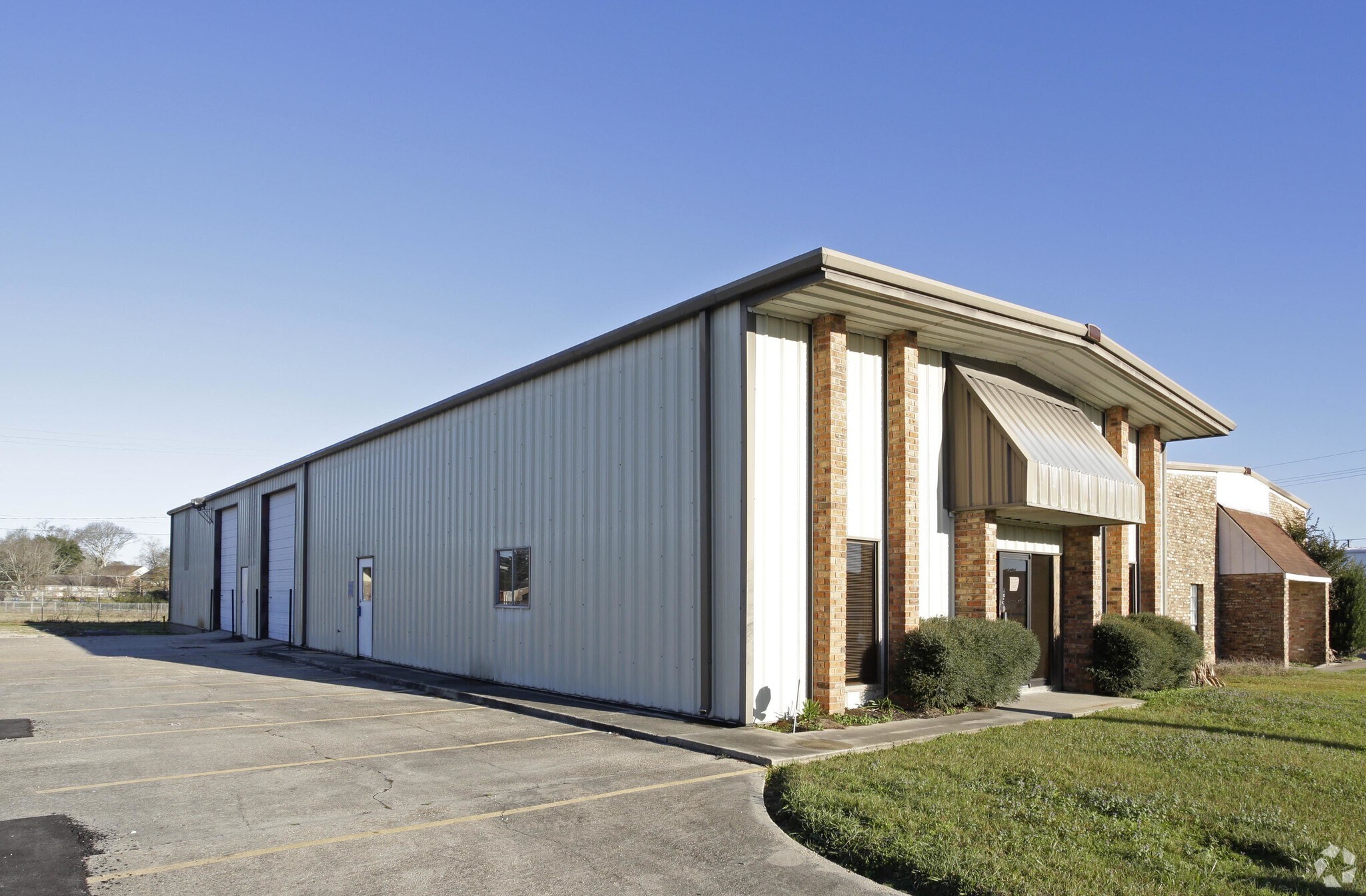 208 Row One, Lafayette, LA for sale Primary Photo- Image 1 of 1