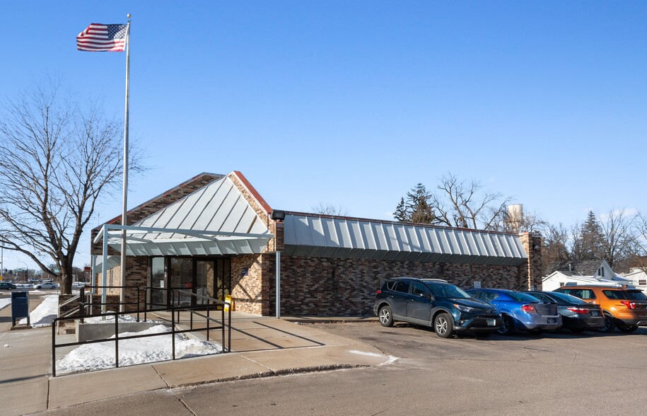 560 3rd St NW, Elk River, MN for sale - Primary Photo - Image 1 of 1