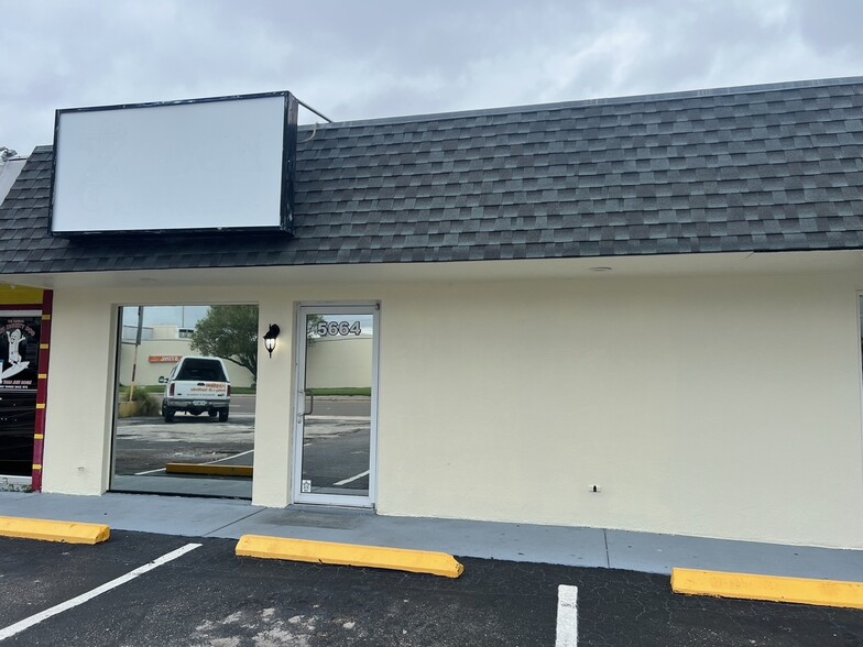 5624 Swift Rd, Sarasota, FL for lease - Building Photo - Image 1 of 13