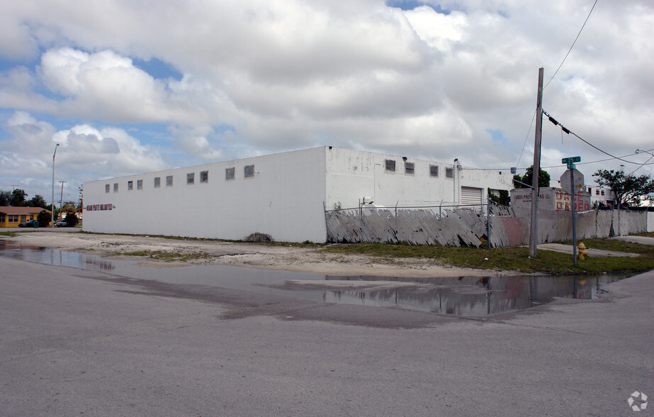 2470-2490 NW 151st St, Miami, FL for lease - Building Photo - Image 2 of 2