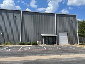 1220 Toro Grande Dr, Cedar Park, TX for lease Interior Photo- Image 2 of 2