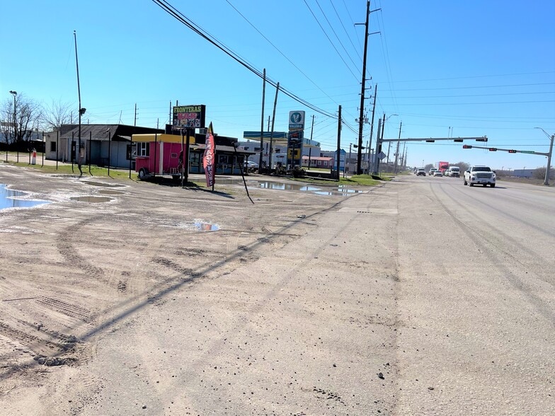 17422 Beaumont Hwy, Houston, TX for sale - Building Photo - Image 2 of 15