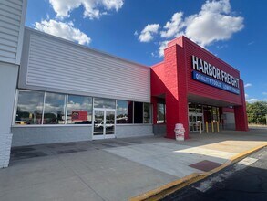 1709-1715 S Memorial Dr, New Castle, IN for lease Building Photo- Image 1 of 5