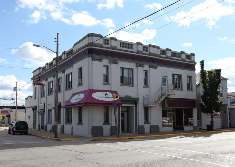 104-106 W Pulaski St, Pulaski, WI for sale - Building Photo - Image 1 of 1