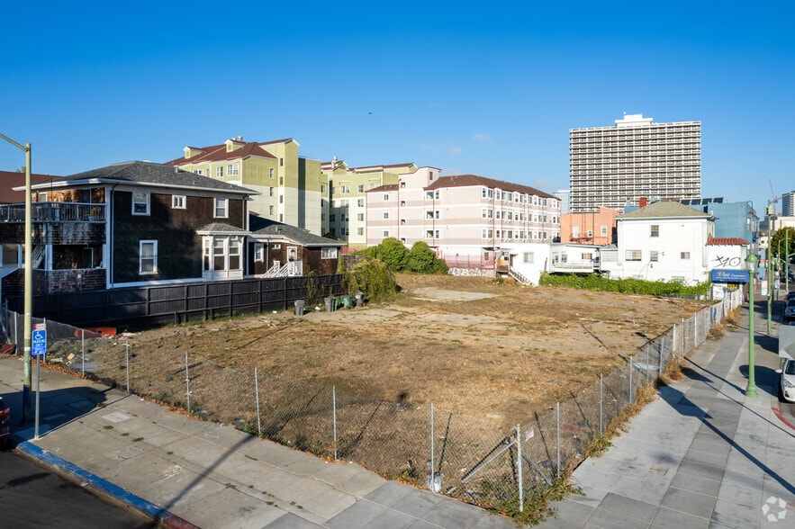 229 International Blvd, Oakland, CA for sale - Primary Photo - Image 2 of 17