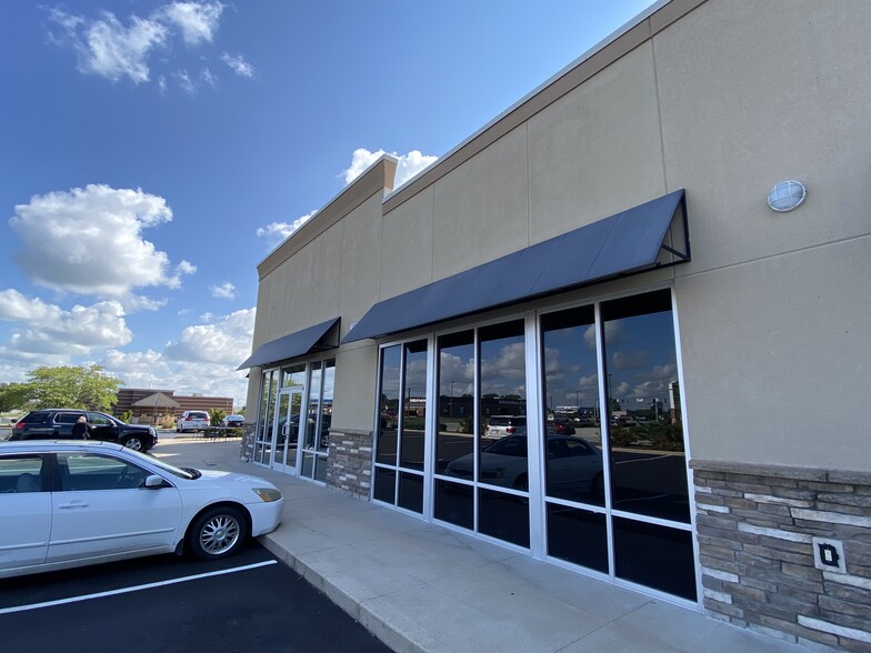 10172-10180 Maysville Rd, Fort Wayne, IN for lease - Building Photo - Image 2 of 7