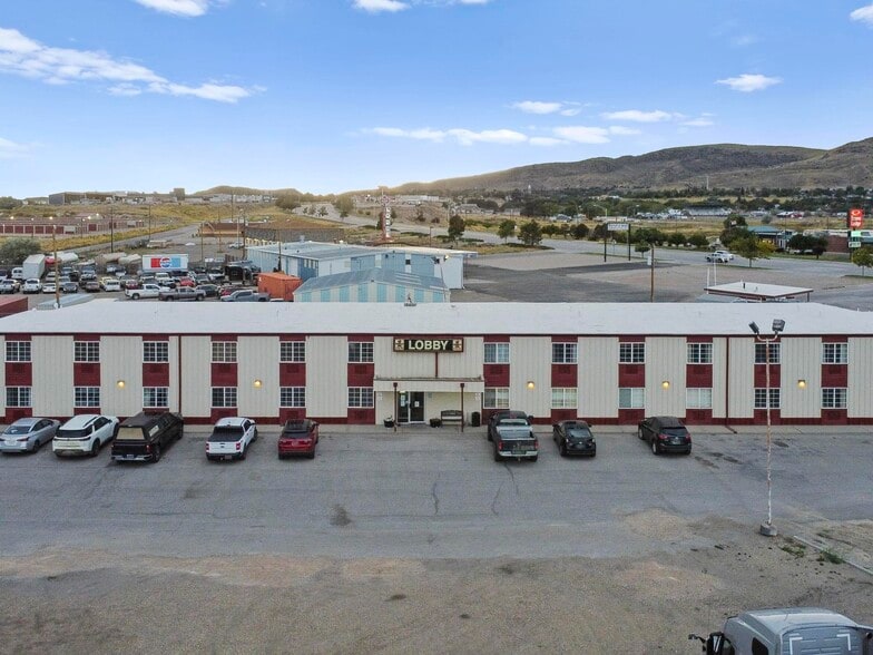 1904 E Cedar St, Rawlins, WY for sale - Building Photo - Image 3 of 42