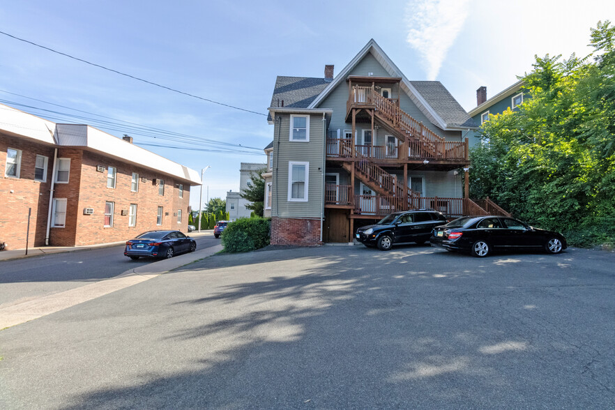 107 E Main St, Meriden, CT for sale - Building Photo - Image 1 of 1