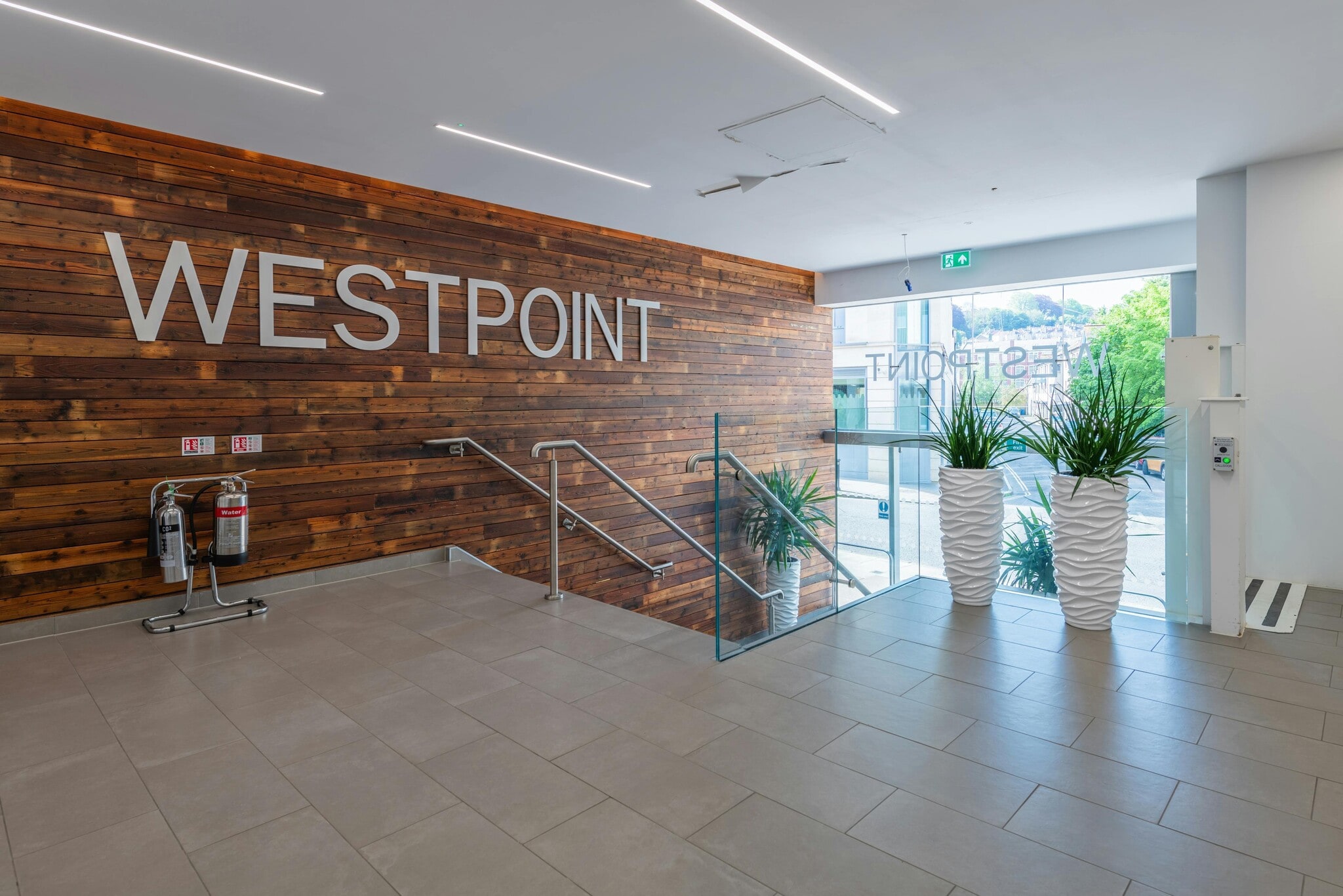 James St W, Bath for lease Interior Photo- Image 1 of 14