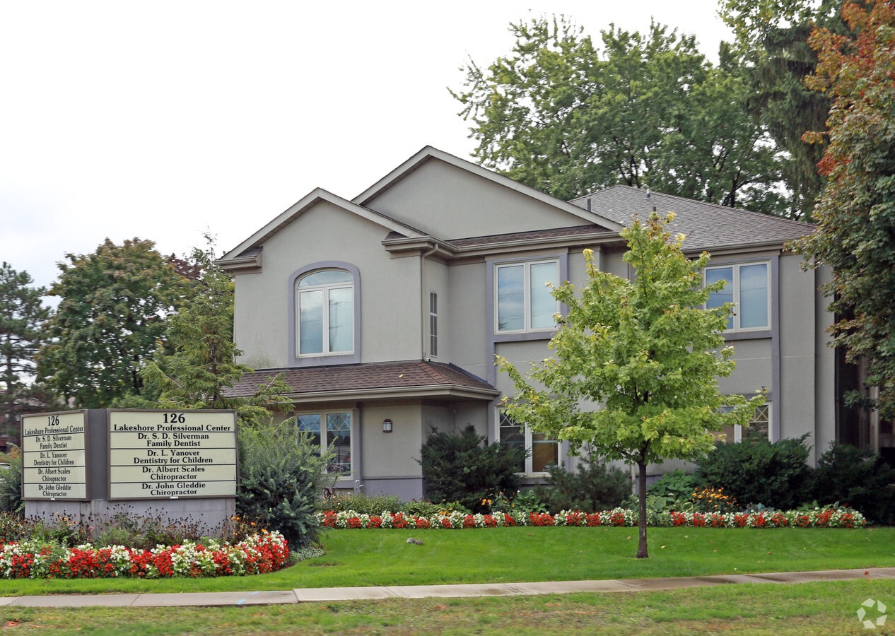 126 Lakeshore Rd, St Catharines, ON L2N 2T5