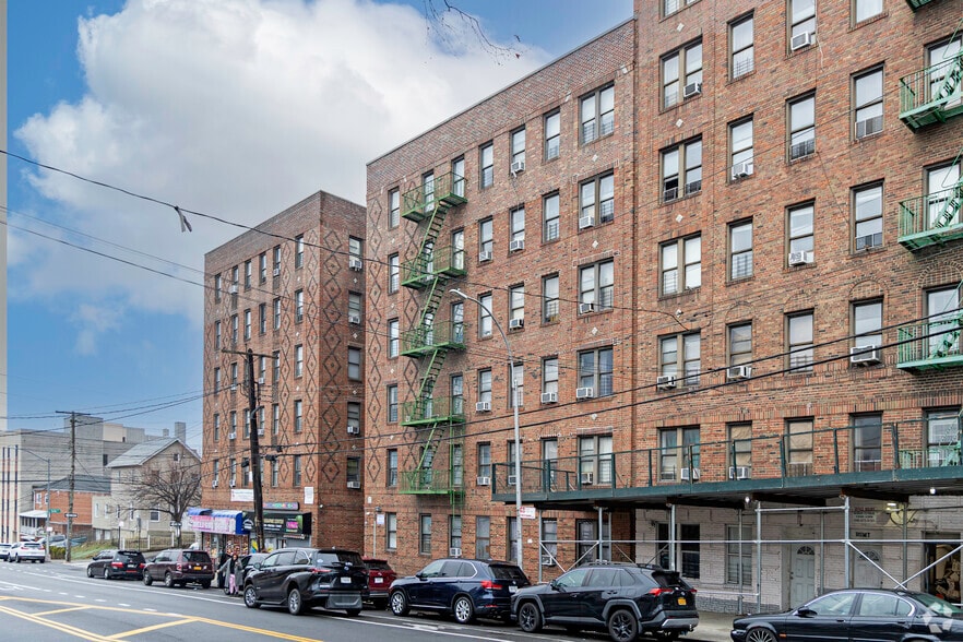 655 Burke Ave, Bronx, NY for sale - Building Photo - Image 2 of 5