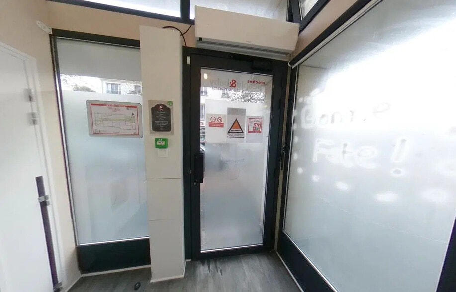 Retail in Suresnes for lease - Lobby - Image 3 of 16