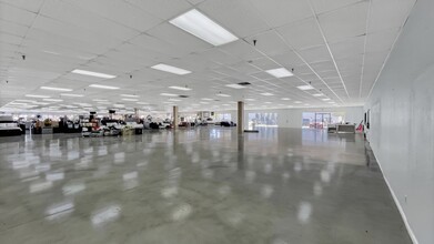 3565 E Flamingo Rd, Las Vegas, NV for lease Interior Photo- Image 2 of 7