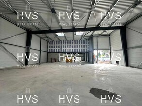 Flex in Venelles for lease Interior Photo- Image 1 of 7