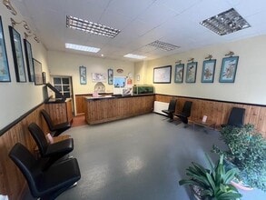 27 St. John's, Warwick for lease Interior Photo- Image 2 of 3