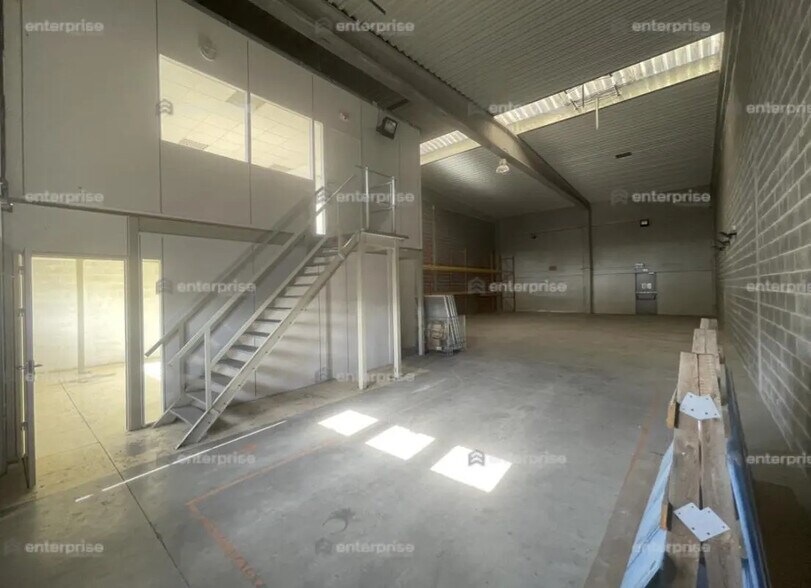 Flex in Bondues for lease - Building Photo - Image 3 of 6