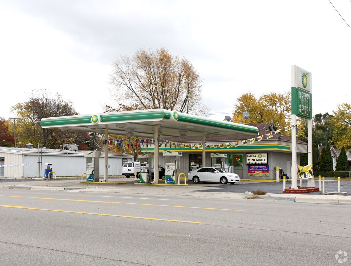 1166 Ecorse Rd, Ypsilanti, MI 48198