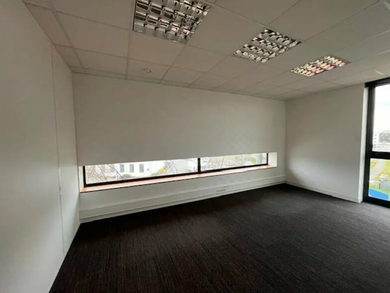 Office in Vannes for lease - Interior Photo - Image 2 of 5
