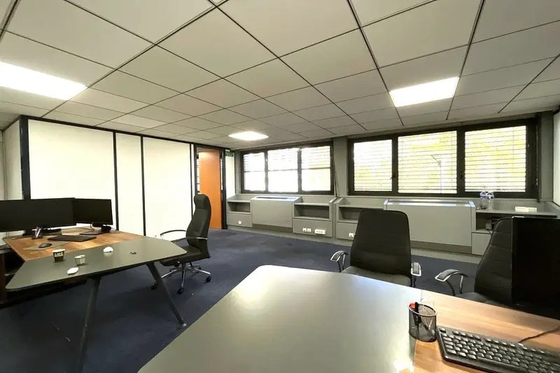 Office in Lyon for lease - Interior Photo - Image 3 of 13