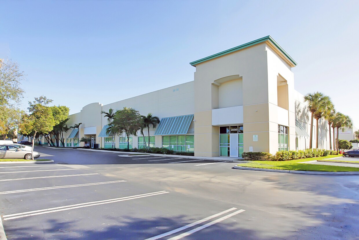 2100 SW 2nd St, Pompano Beach, FL for lease Building Photo- Image 1 of 3