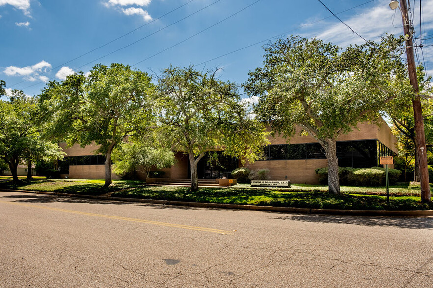 521 N 2nd St, Longview, TX for sale - Building Photo - Image 1 of 65