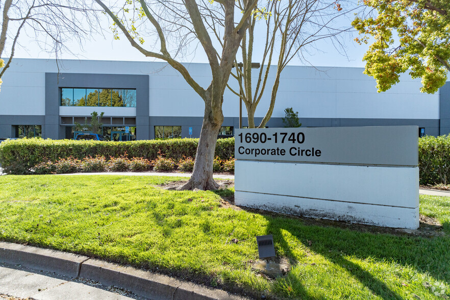 1690-1740 Corporate Cir, Petaluma, CA for lease - Building Photo - Image 2 of 7