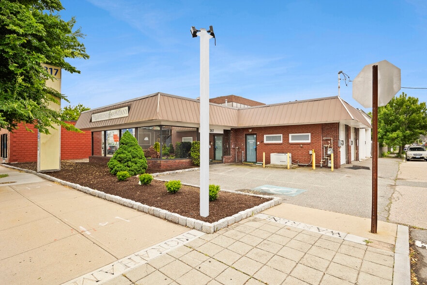 317 Warren Ave, East Providence, RI for sale - Building Photo - Image 1 of 1