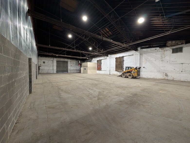 220 Manida St, Bronx, NY for lease - Building Photo - Image 1 of 4