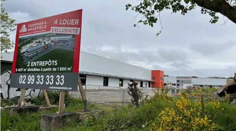 Office in Chantepie for lease - Building Photo - Image 2 of 20