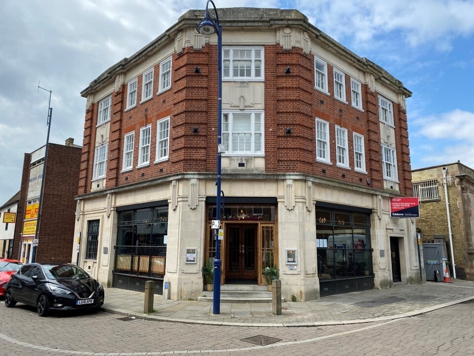 58 Market Sq, St Neots for lease Building Photo- Image 1 of 5