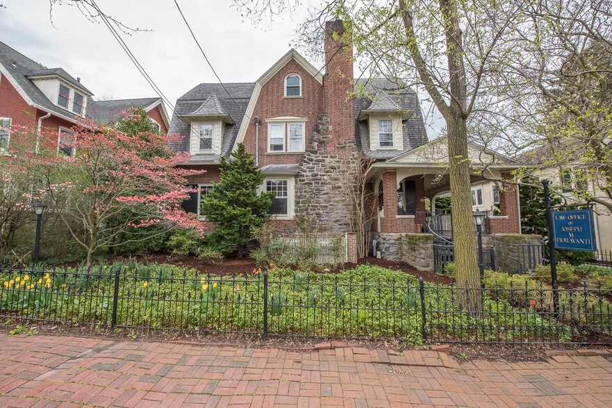 217 N Monroe St, Media, PA 19063