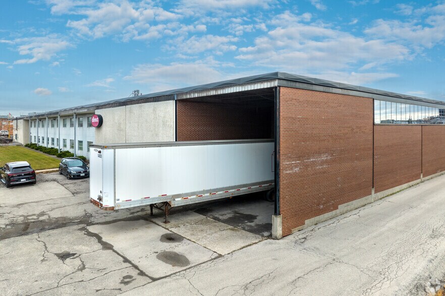 473-475 Garyray Dr, Toronto, ON for lease - Primary Photo - Image 1 of 5
