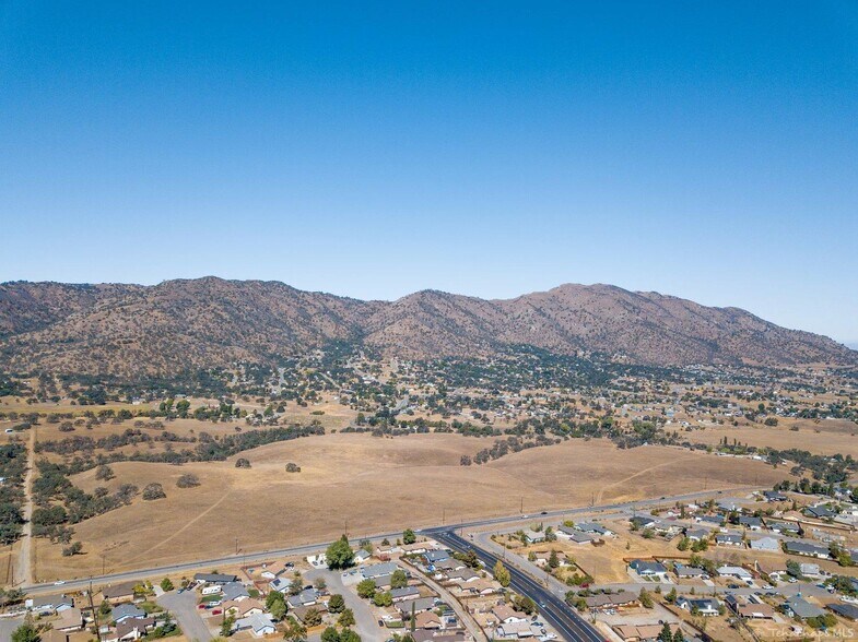 Old Town Rd, Tehachapi, CA for sale - Building Photo - Image 1 of 1