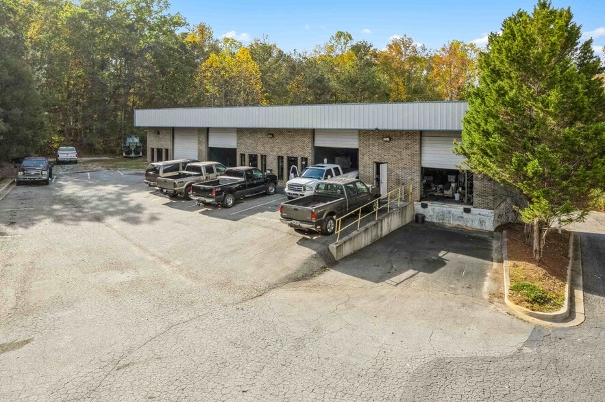 1046 Parkway Ct, Buford, GA for lease - Building Photo - Image 2 of 10