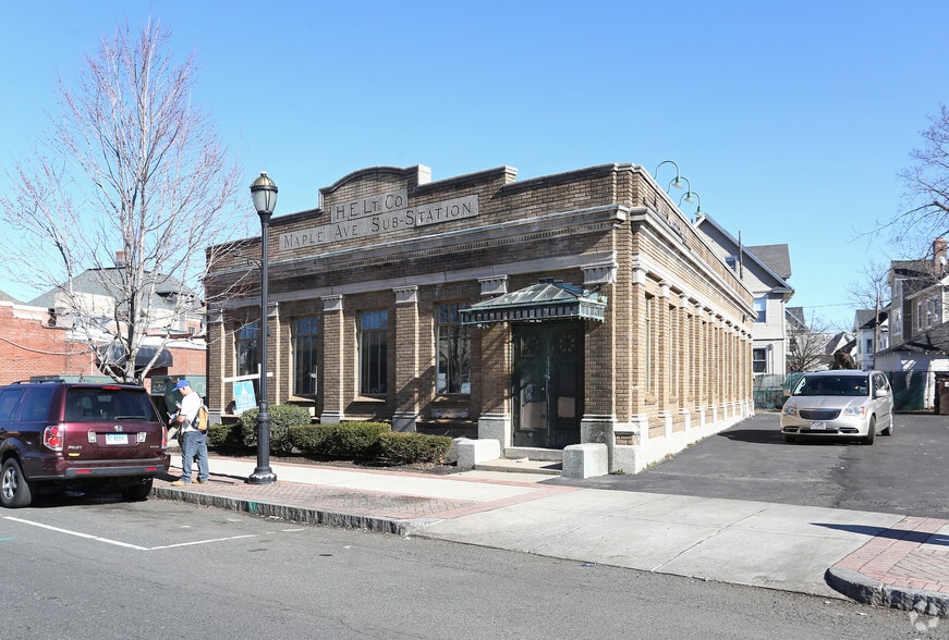 686 Maple Ave, Hartford, CT 06114