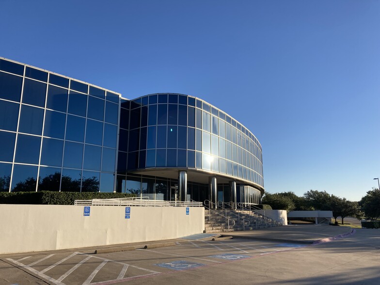 401 E Corporate Dr, Lewisville, TX for lease - Building Photo - Image 1 of 8