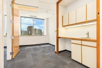 2155 Kalakaua Ave, Honolulu, HI for lease Interior Photo- Image 2 of 3