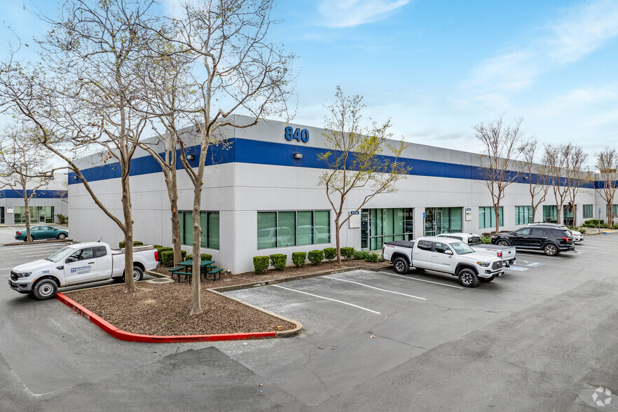 840 Embarcadero Dr, West Sacramento, CA for lease - Primary Photo - Image 1 of 16