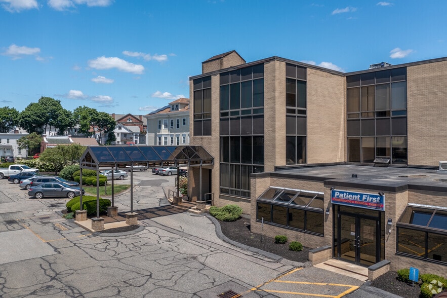 564 Main St, Waltham, MA for sale - Building Photo - Image 3 of 11