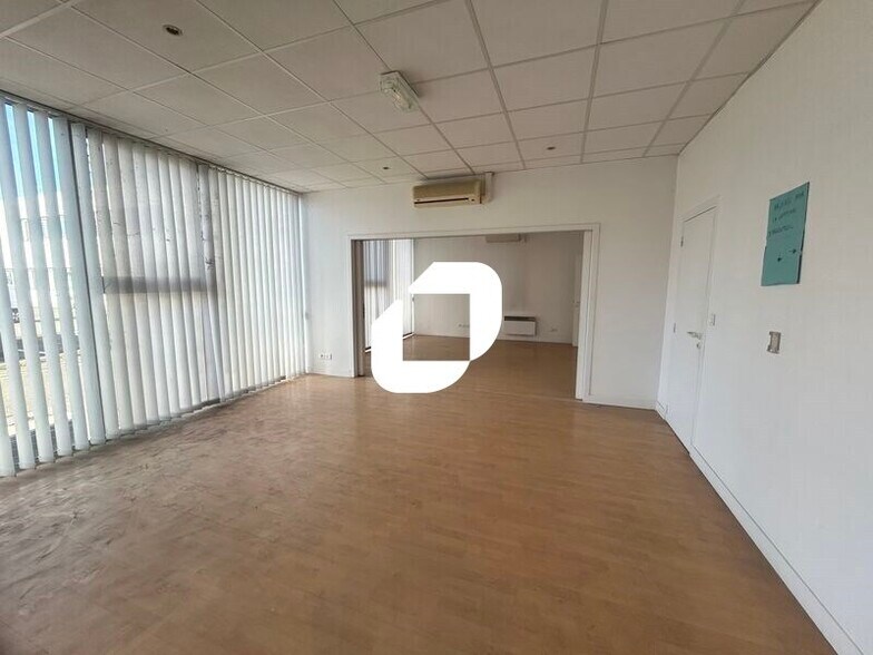 Office in Bezons for lease - Interior Photo - Image 1 of 5
