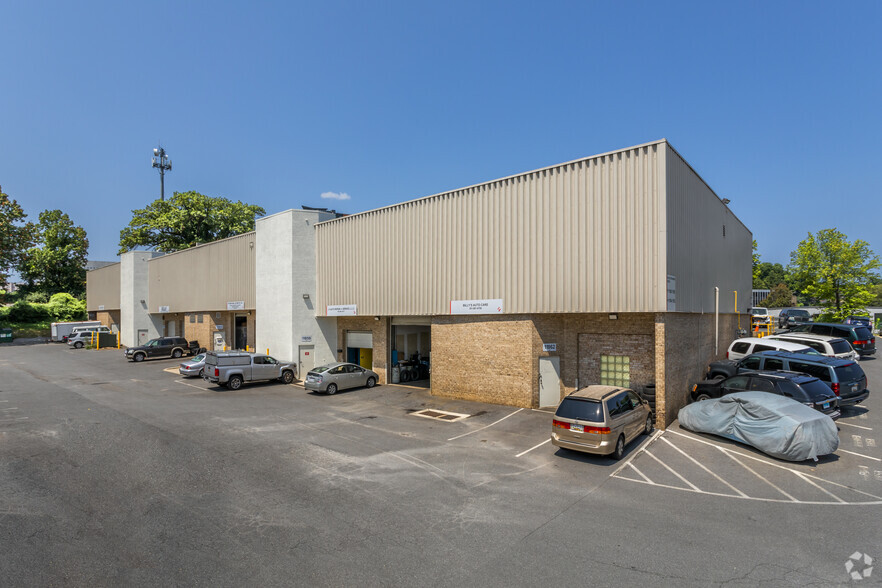 11821 Parklawn Dr, Rockville, MD for lease - Building Photo - Image 2 of 4