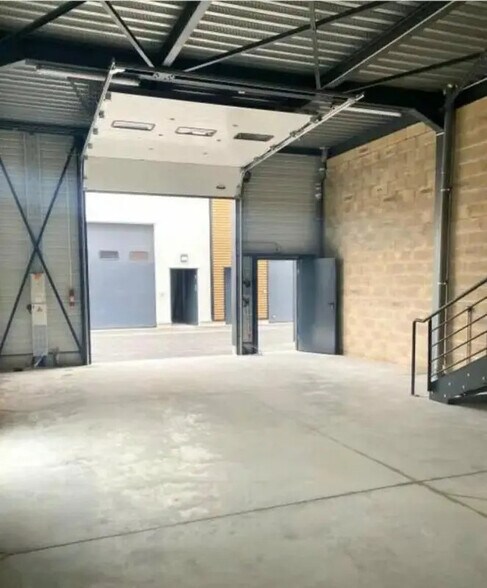 Industrial in Bagnolet for lease - Building Photo - Image 3 of 4