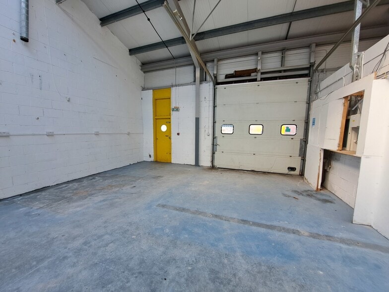 32-36 Allerdyce Dr, Glasgow for lease - Building Photo - Image 2 of 4