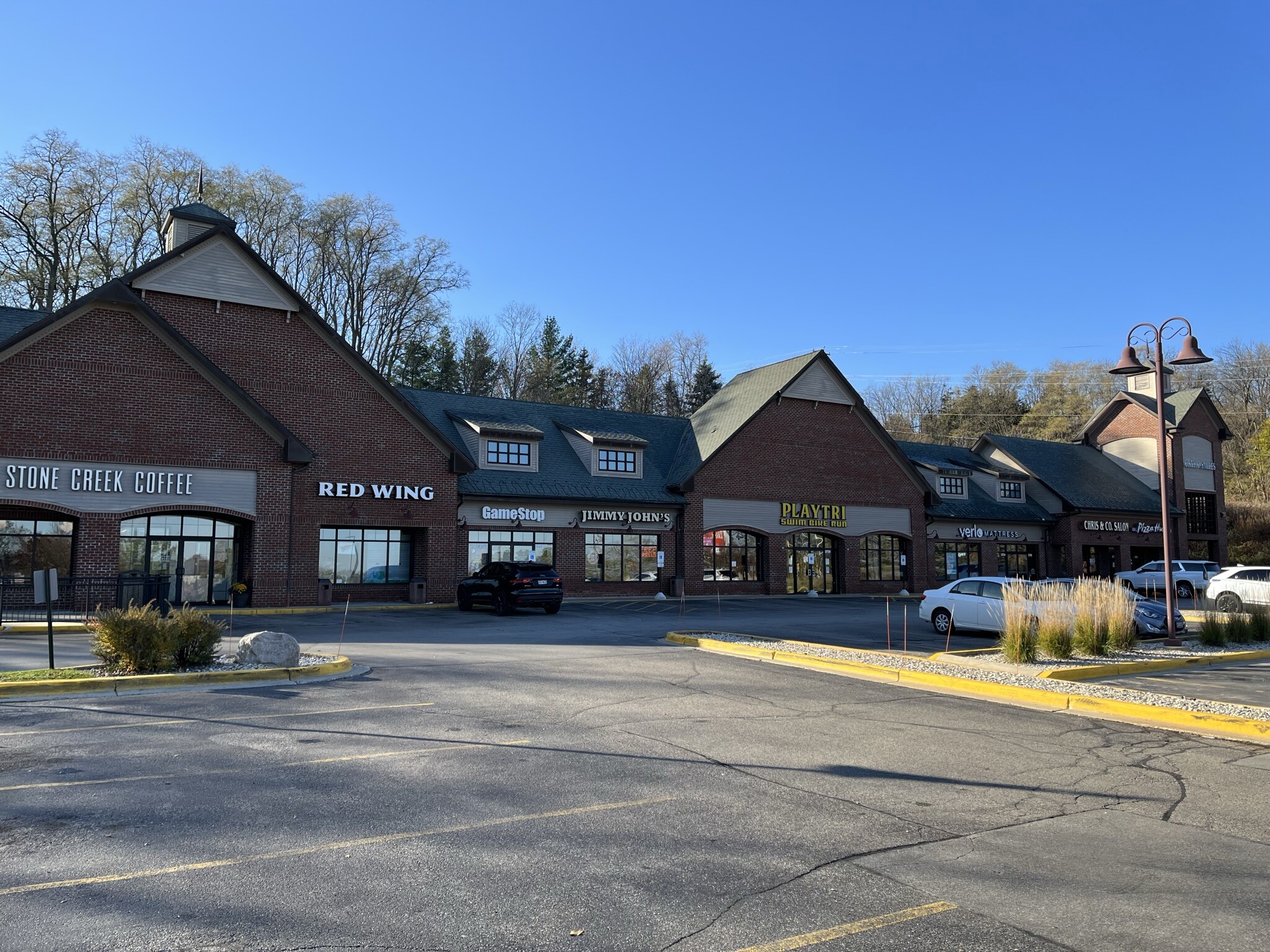 2728-2744 Hillside Dr, Delafield, WI for lease Building Photo- Image 1 of 9