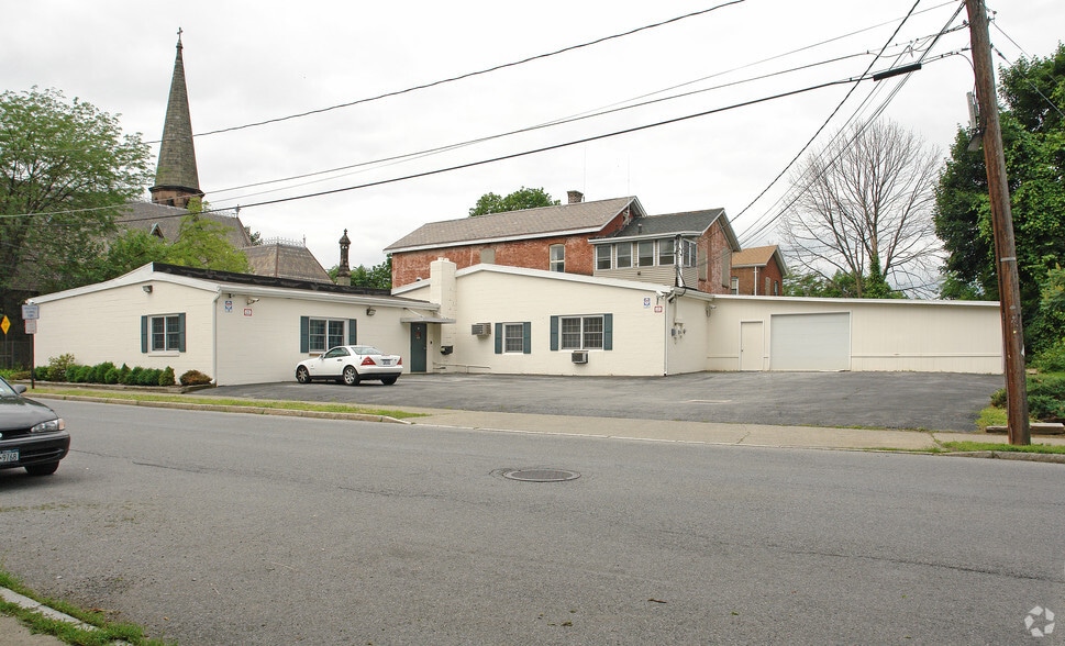 19-24 Davies Pl, Poughkeepsie, NY for sale - Primary Photo - Image 1 of 1