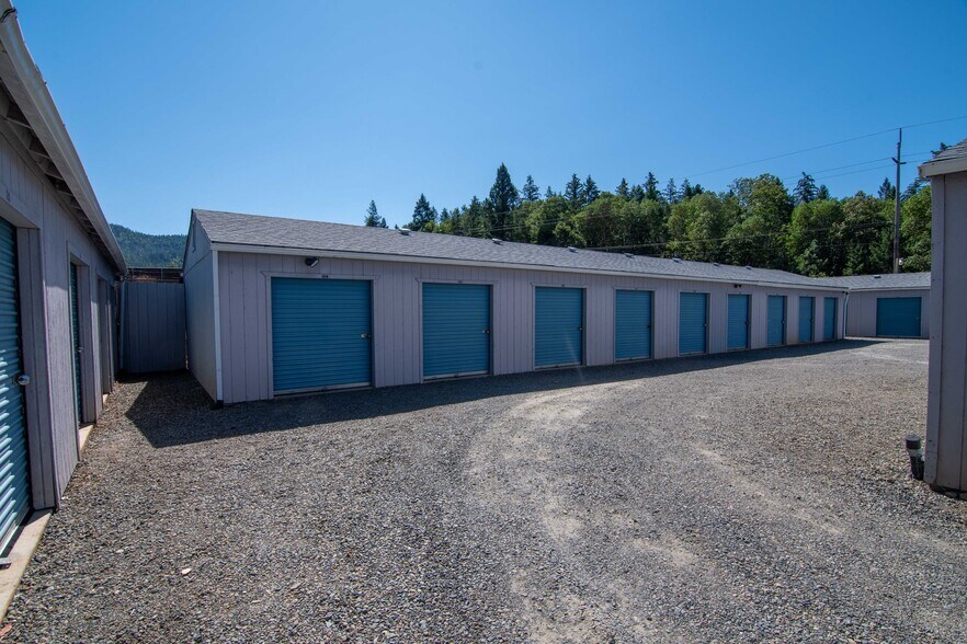 25657 Redwood Hwy, Cave Junction, OR for sale - Primary Photo - Image 1 of 1