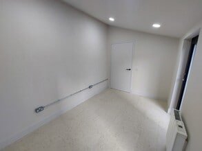 7-11 Melville Ter, Stirling for lease Interior Photo- Image 2 of 3