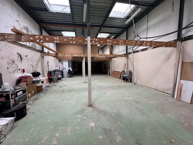 Location Local d'activités 270 m²
