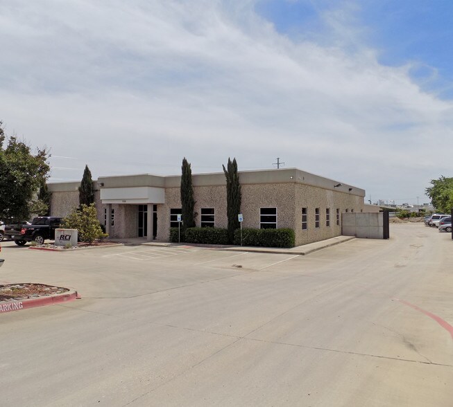 1930 Hinton Dr, Irving, TX for sale - Building Photo - Image 1 of 1